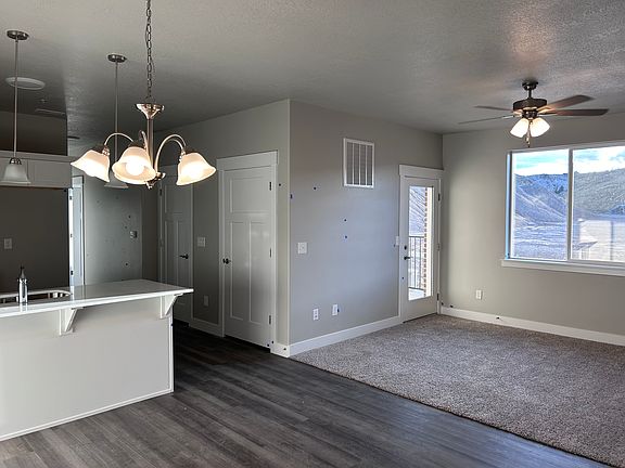 4th image of 1023 N Sawtooth Way #102