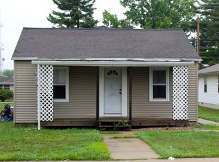 1927 11th St APT B, Charleston, IL 61920