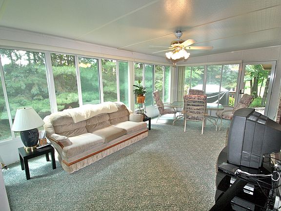 3rd image of 6727 Marilyn Dr N
