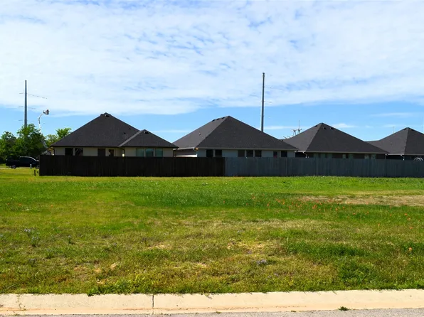 305 Preston Rd, Mabank, TX 75147