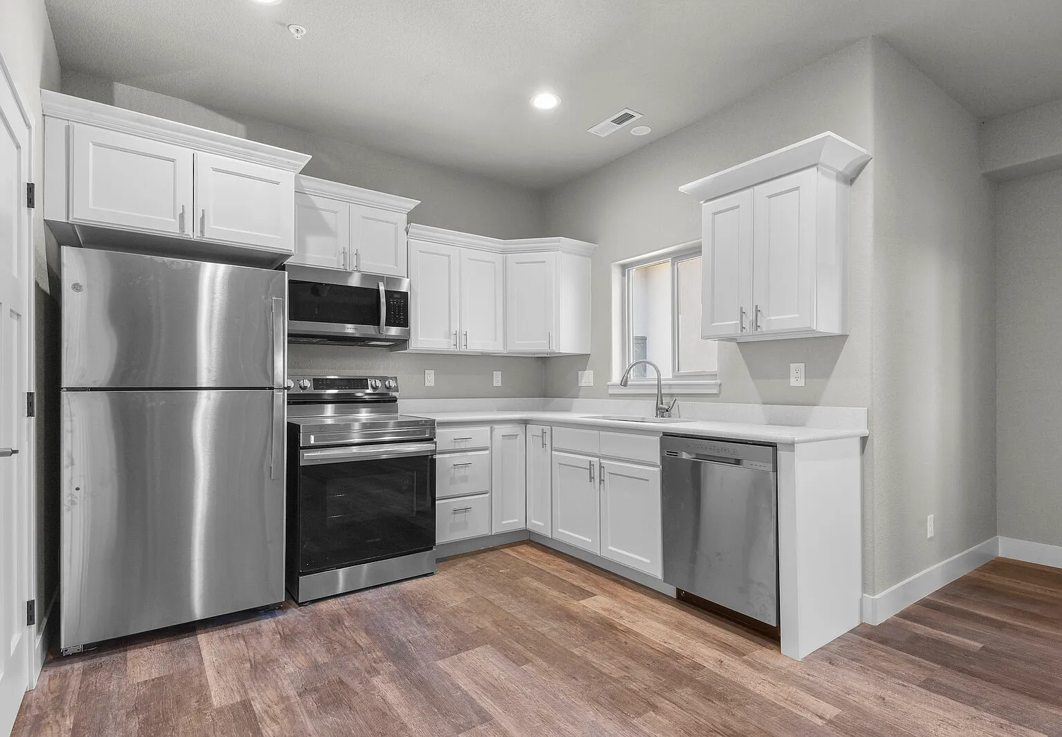 3 bed, 1250 sqft, $1,795 — Photo 2