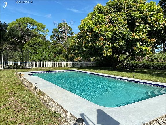 5th image of 3140 NE Pinecrest Lakes Blvd