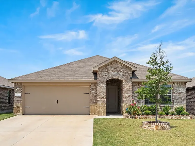 171 Seabiscuit Dr — Photo 1