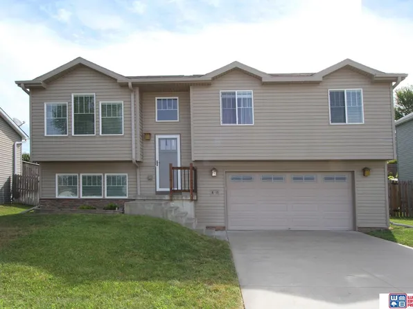 820 Autumn Pkwy, Hickman, NE 68372