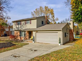6532 Amy Dr, Clarkston, MI 48348