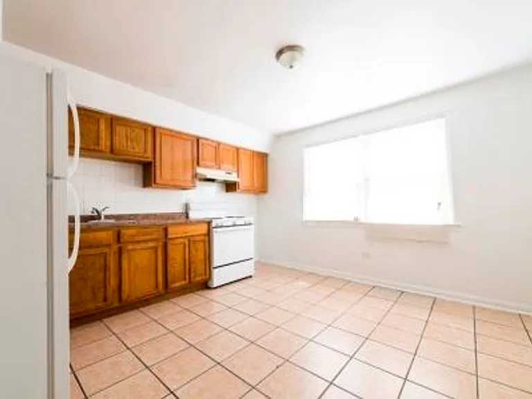 7901 S Paxton Ave — Photo 17
