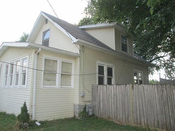 3rd image of 619 Woodlawn Ave