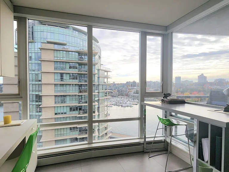 1383 Marinaside Cres — Photo 11