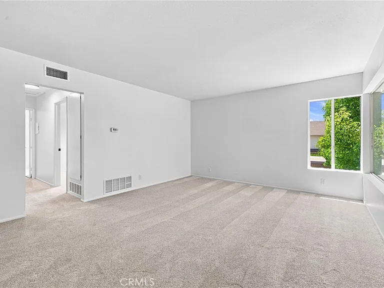 128 Clearbrook — Photo 5