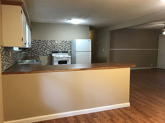 3rd image of 320 Seitz Dr