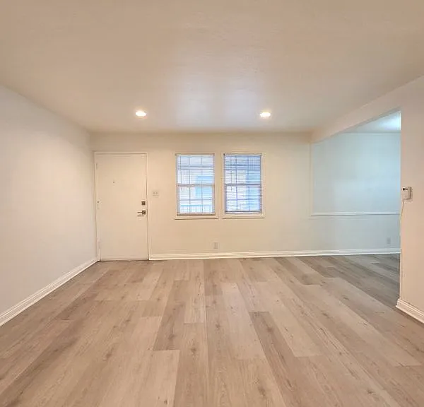 3705 S Victoria Ave — Photo 4