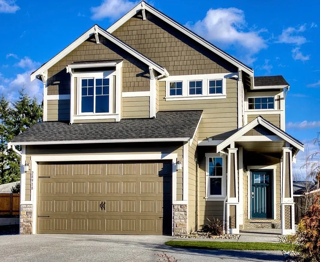 5 bed, 2385 sqft, $4,300 — Photo 1