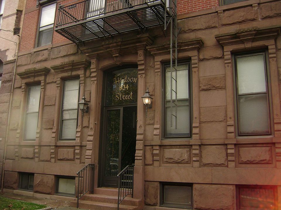 2nd image of 834 Hudson St APT 6