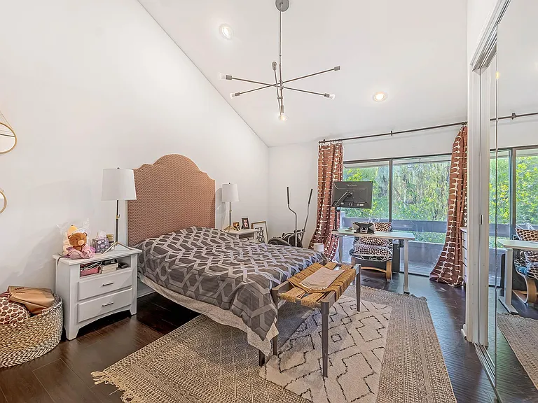 5800 Owensmouth Ave #7 — Photo 30