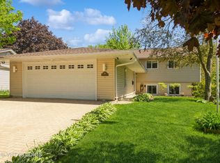 253 Cottonwood Rd, Buffalo Grove, IL 60089