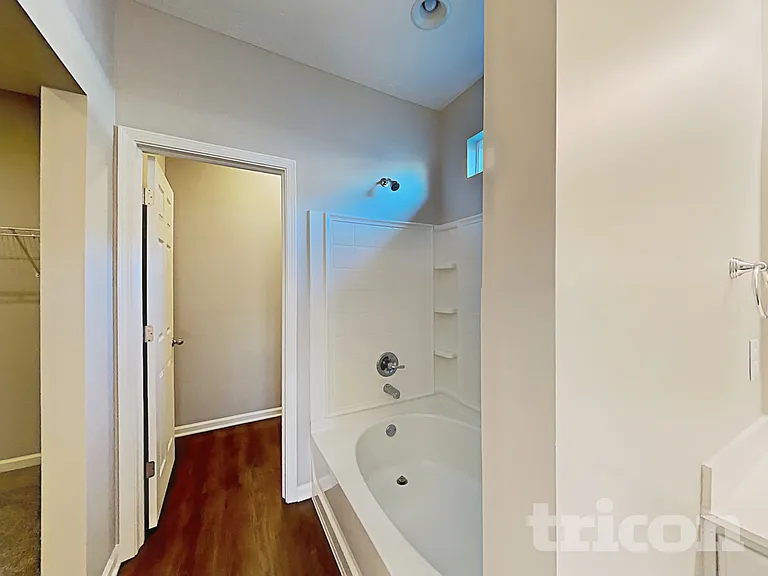 6646 Laurelwood Dr — Photo 7