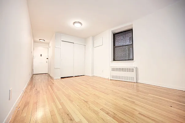 Rented by Urbane Brokerage | media 8