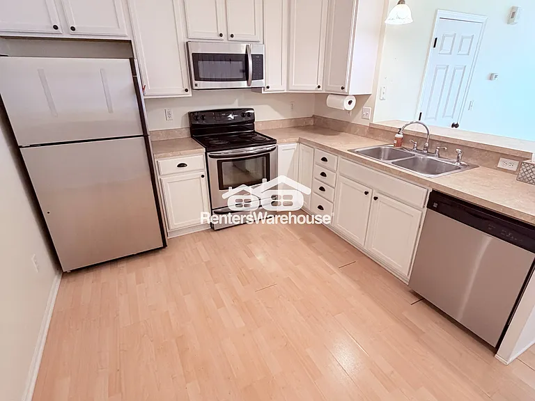 982 Crossing Way — Photo 4