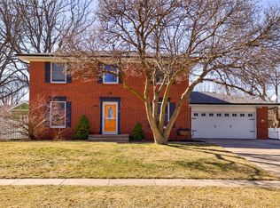 4408 73rd St, Urbandale, IA 50322