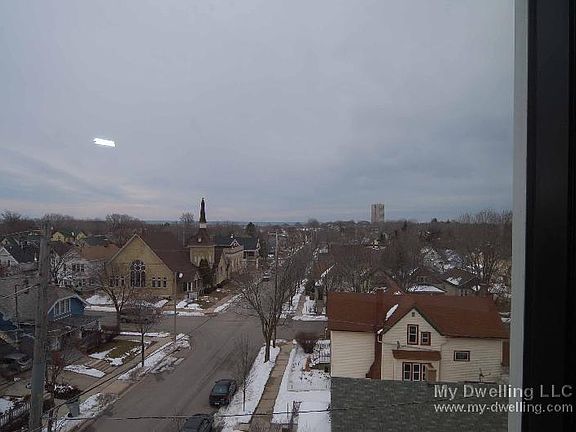 4th image of 2440 S Kinnickinnic Ave APT 407