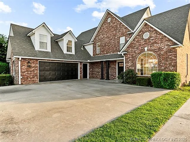 4 bed, 3142 sqft, $2,500 — Photo 2