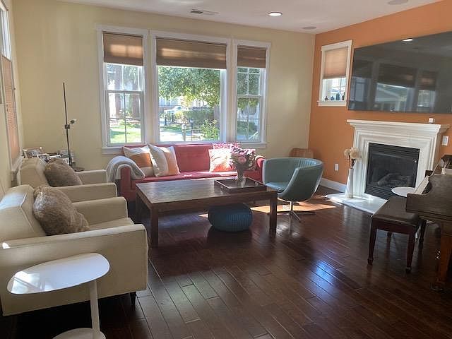 1st image of 218 Morgan Ln