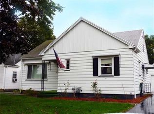 133 Strathmore Ln, Irondequoit, NY 14609