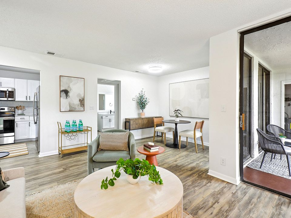 Elliot Cocoplum Interior