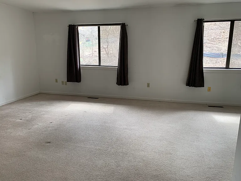 470 Lynetree Dr — Photo 9