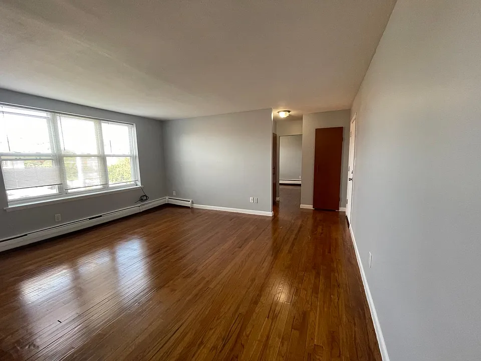 252-304 Laurel St #1