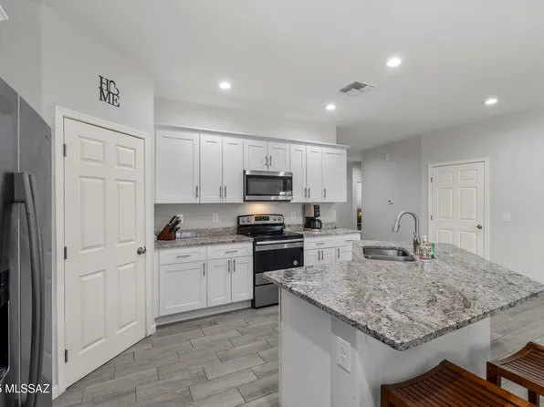 1941 E Greenlee Rd, Tucson, AZ 85719