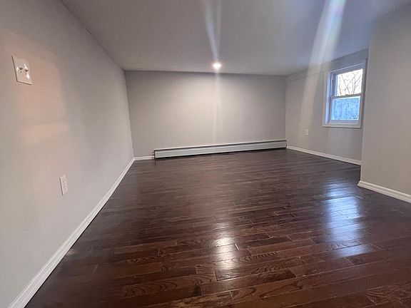 3rd image of 4000 Bronxwood Ave #2
