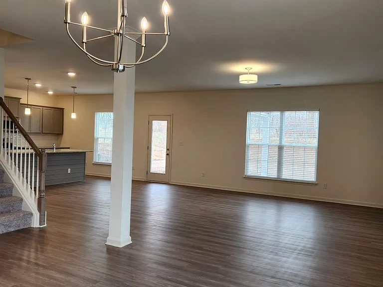 155 Wellesly Ave — Photo 3