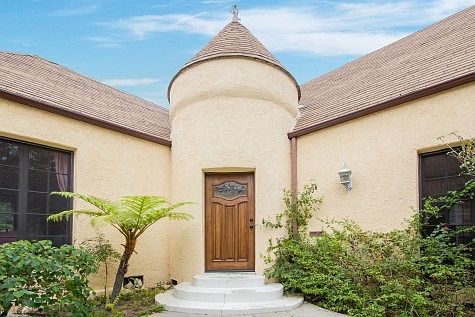 2nd image of 6203 Del Valle Dr