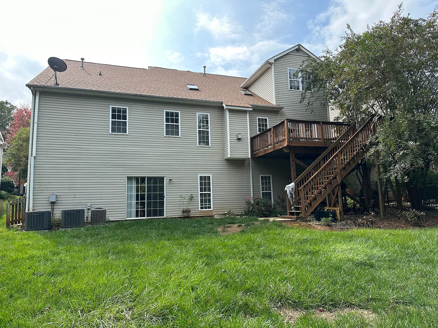 6 bed, 3.5 bath, 4663 sqft, $4,500 — Photo 3
