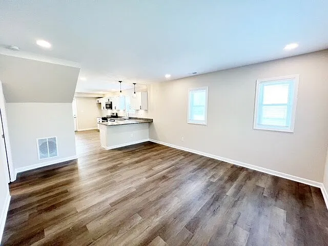 4 bed, 2.0 bath, 1248 sqft, $2,150 — Photo 4