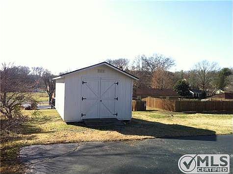 4th image of 1423 Sunnyside Dr