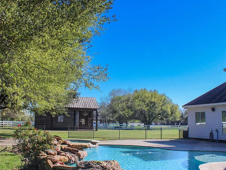 19907 Stone Lake Cir — Photo 38