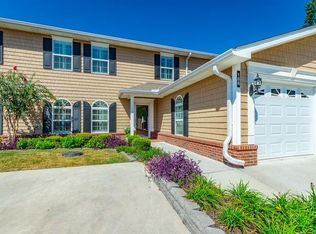 1903 Summit View Dr, Dalton, GA 30721