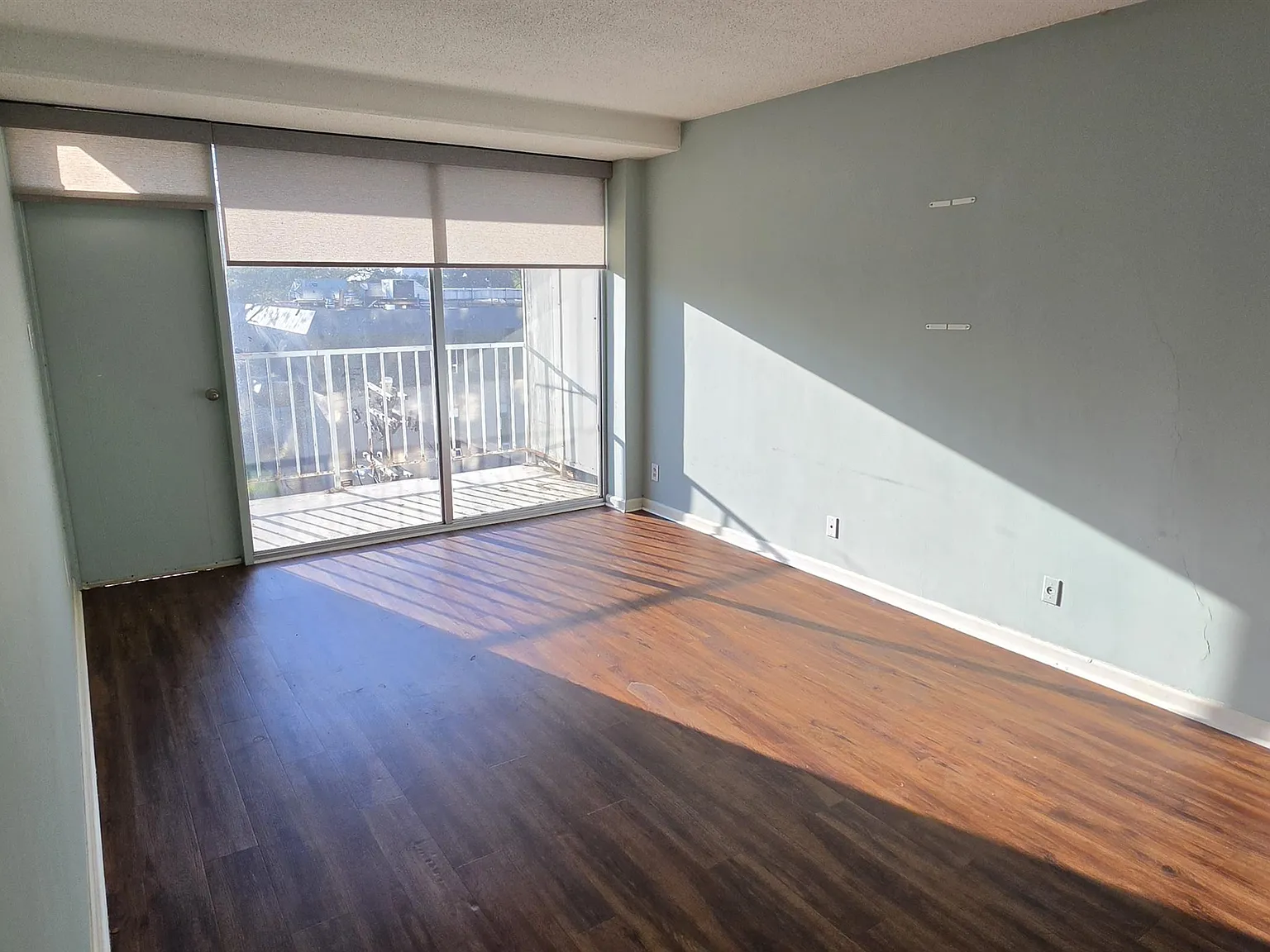 1 bed, 1.0 bath, 553 sqft, $1,100 — Photo 2