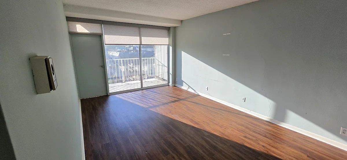 Building Photo - 1271 Poplar Ave #508