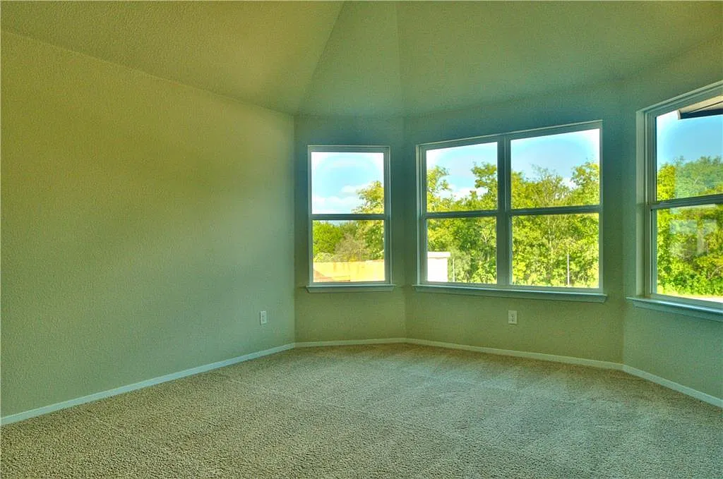 3 bed, 2.0 bath, 1533 sqft, $2,045 — Photo 4