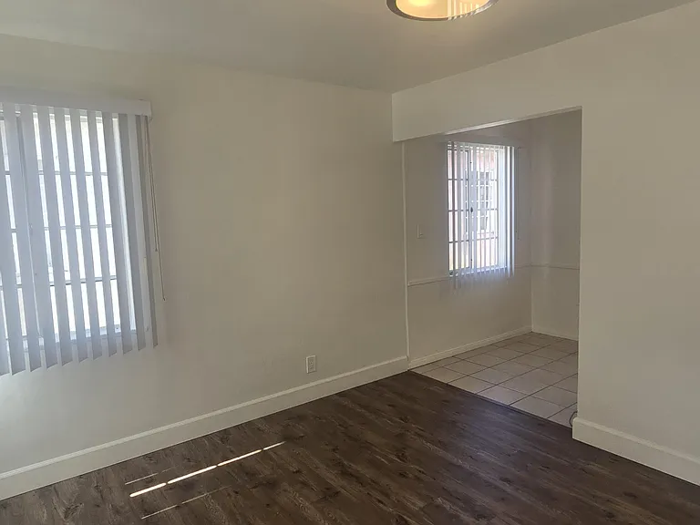 Sunset Park Apartments — Photo 15