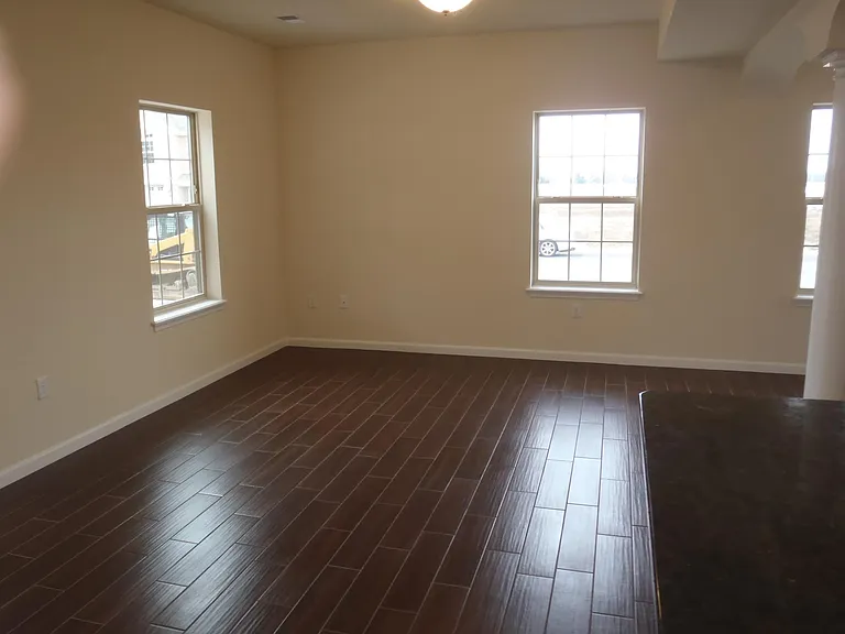 24 Delano Dr — Photo 6