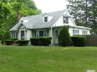 363 Old Country Rd, Eastport, NY 11941