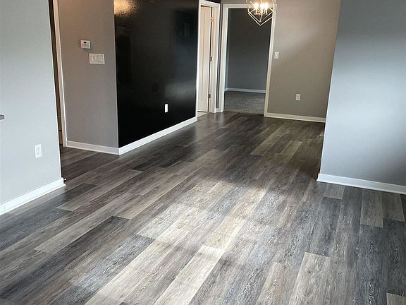 3rd image of 5933 N 158th Ct