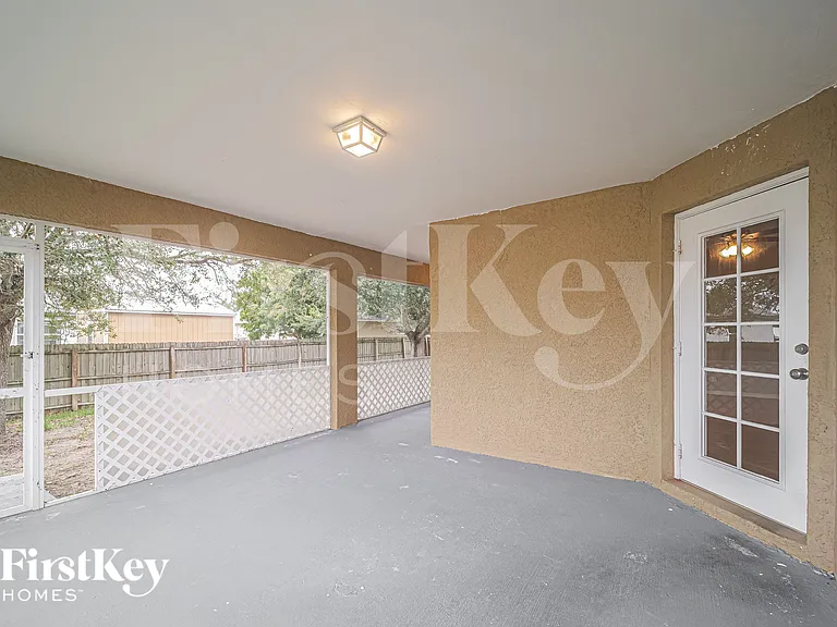 2731 SW 2nd Ln — Photo 17