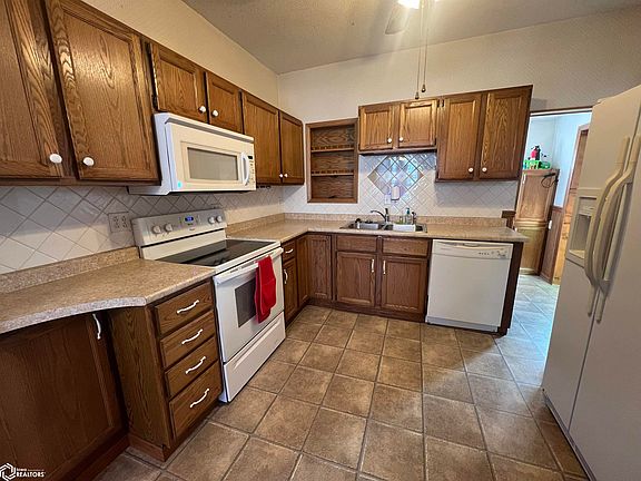 5th image of 1210 Oak St