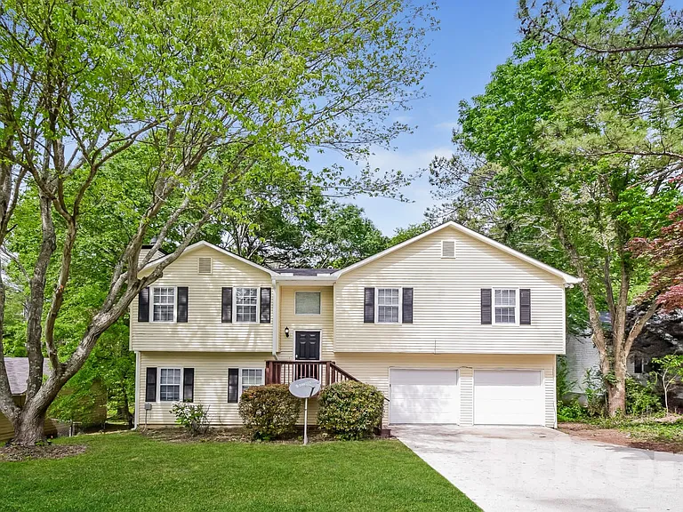 2407 Windridge Dr NE — Photo 1
