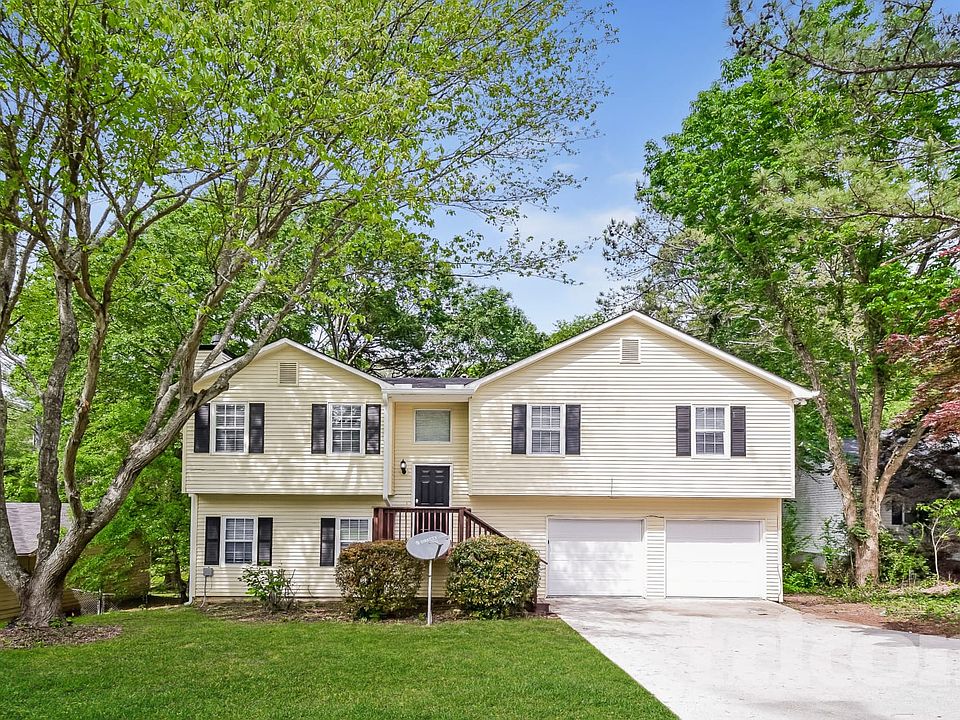 1st image of 2407 Windridge Dr NE